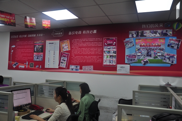 广州市电子商务技工学校 校企合作新闻 学生参观香港隆星控股公司